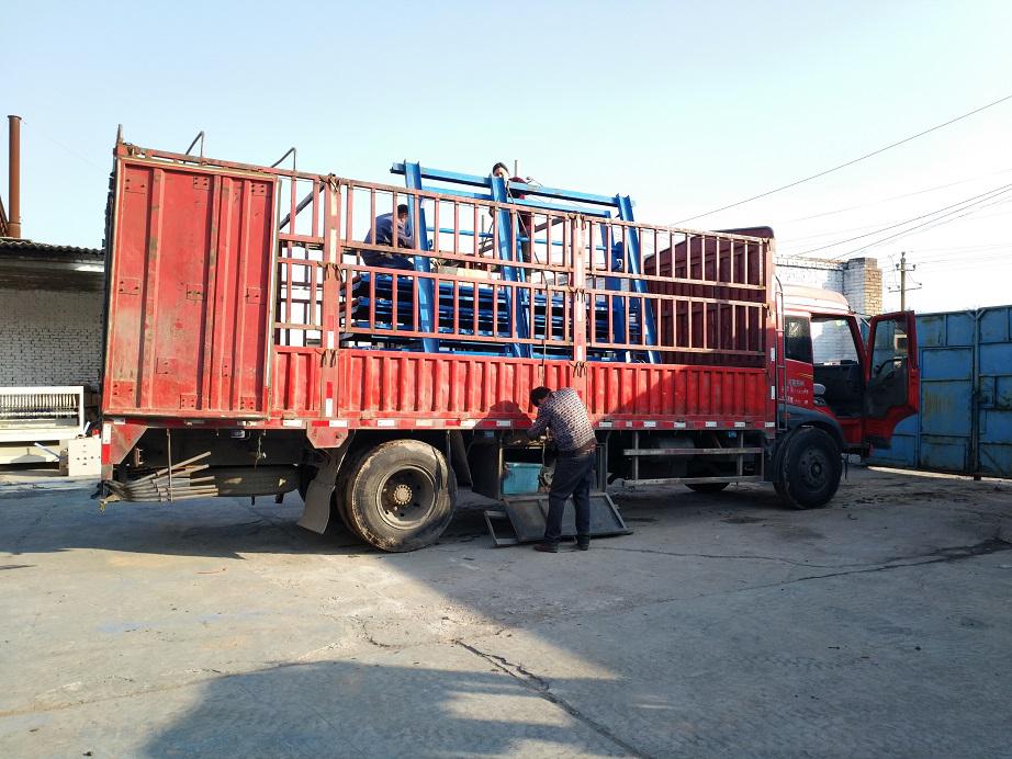 鑫業(yè)機(jī)械產(chǎn)品裝車(chē)