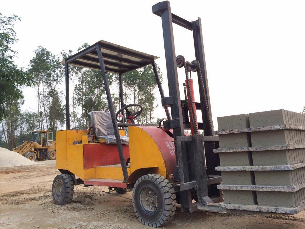 鑫業(yè)機(jī)械電動(dòng)叉車(chē)