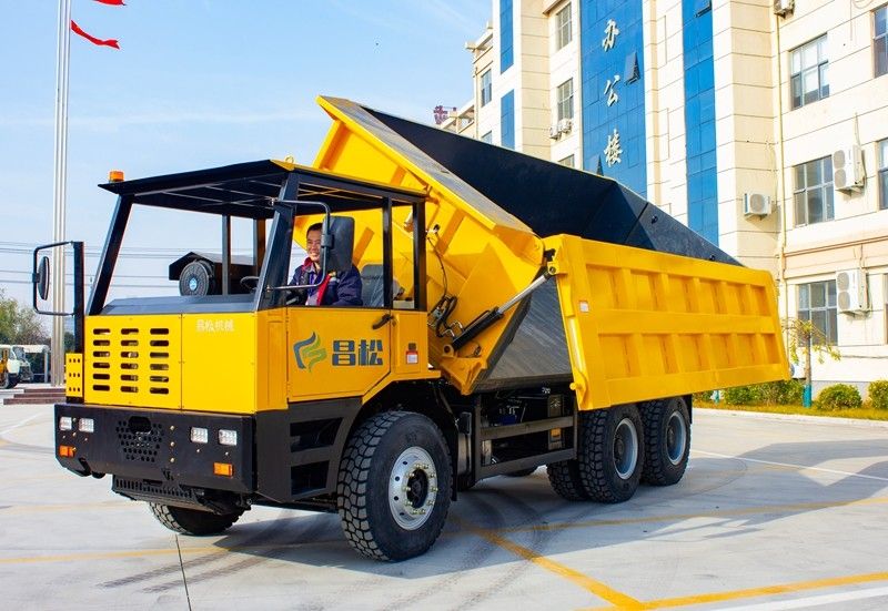 山東昌松工廠(chǎng)機(jī)械35T礦用運(yùn)輸側(cè)翻車(chē)下線(xiàn)